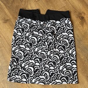 T Tahari Monochrome Floral Pencil Skirt